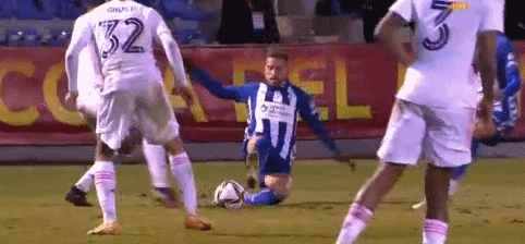 解析“赌债暴力”：地下博彩链条中不可回避的社会阴暗面。（揭示“赌债暴力”：地下博彩链条背后不容忽视的社会黑暗）